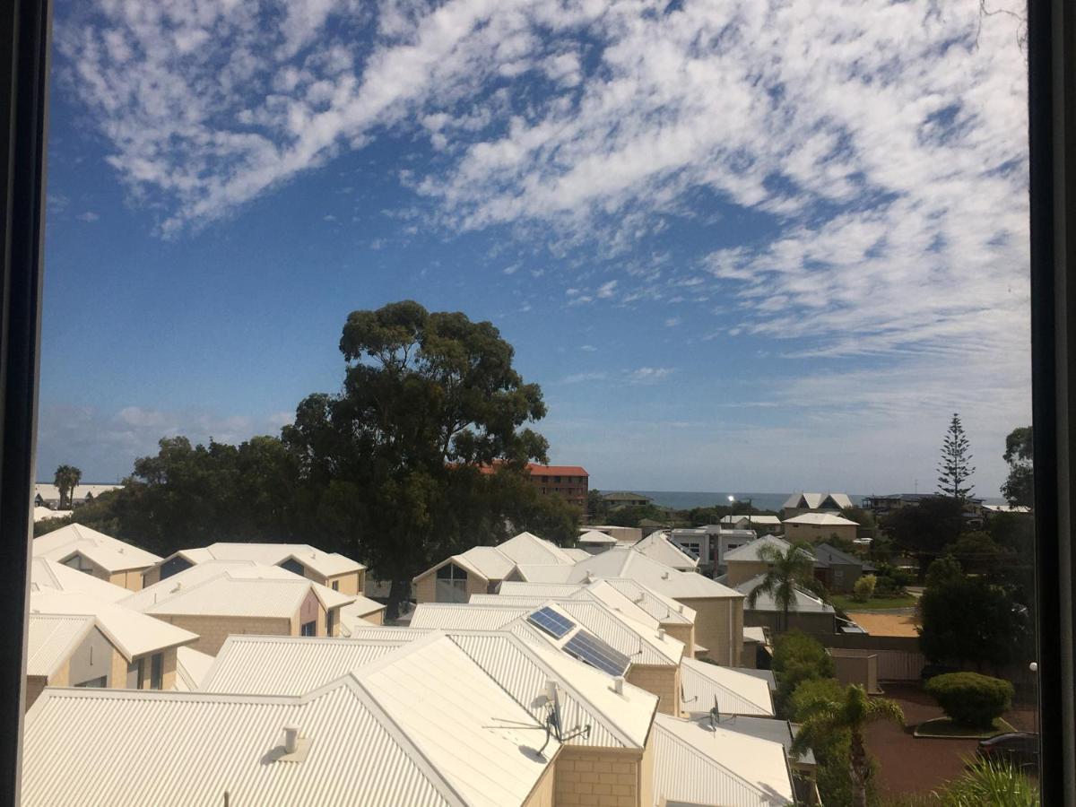 Villa Serenity On The Terrace Mandurah Exterior photo